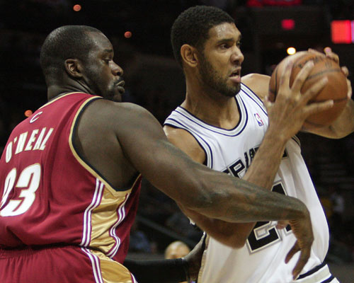 世界足球先生身上的反种族歧视争议（围绕世界足球先生的反种族歧视风波）