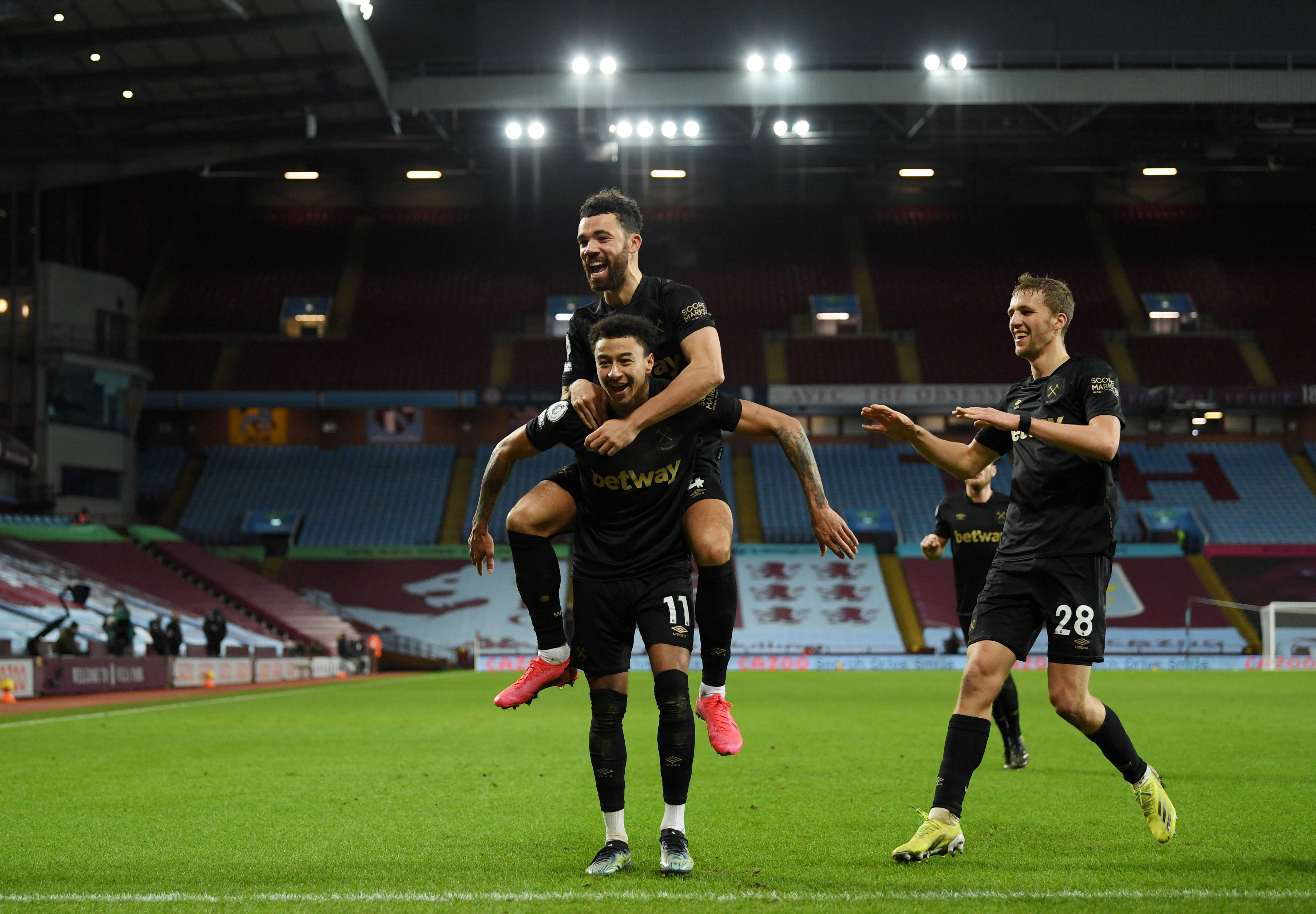 瑞典国家队11月世预赛大名单：伊萨克领衔，哲凯赖什伤缺（瑞典队公布11月世预赛名单：伊萨克压阵，哲凯赖什因伤缺席）