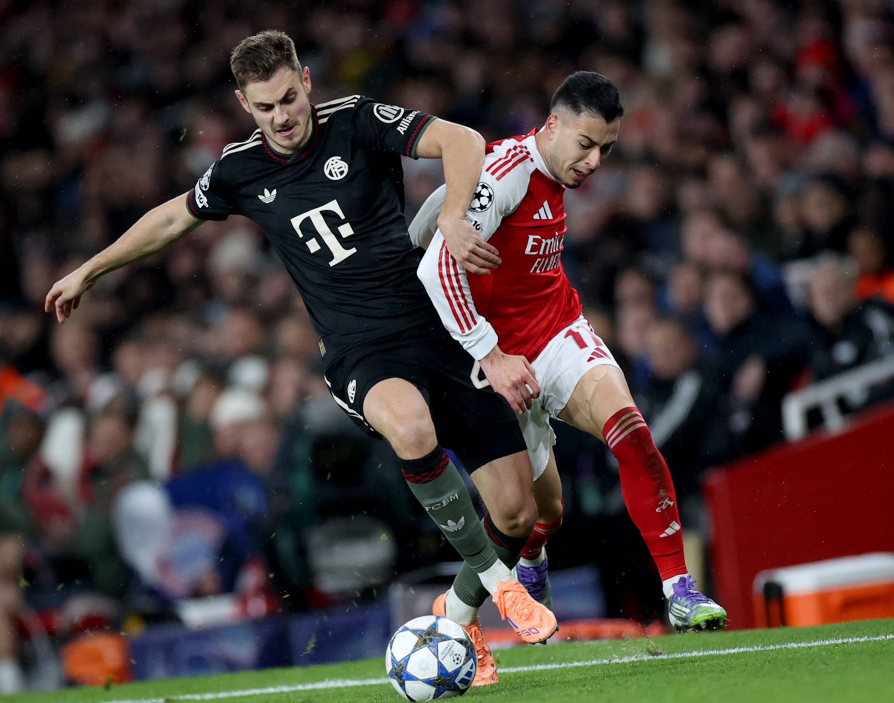 前同事：阿莫林对人要求很严格，但他充满同理心和热情（前同事称阿莫林要求严格，兼具同理心与热情）