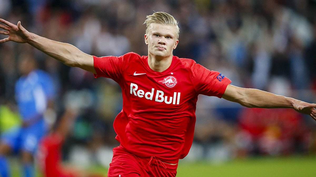 率队晋级美职联1／4决赛后，梅西现场观看儿子训练（带队闯入美职联八强后，梅西现场旁观儿子训练）