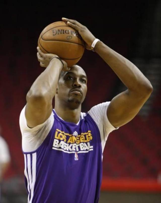 近10年欧冠门将零封率：拉亚54%第1，布冯47%第2，奥纳纳上榜（欧冠近十年门将零封率排行：拉亚54%登顶，布冯47%居次，奥纳纳在列）