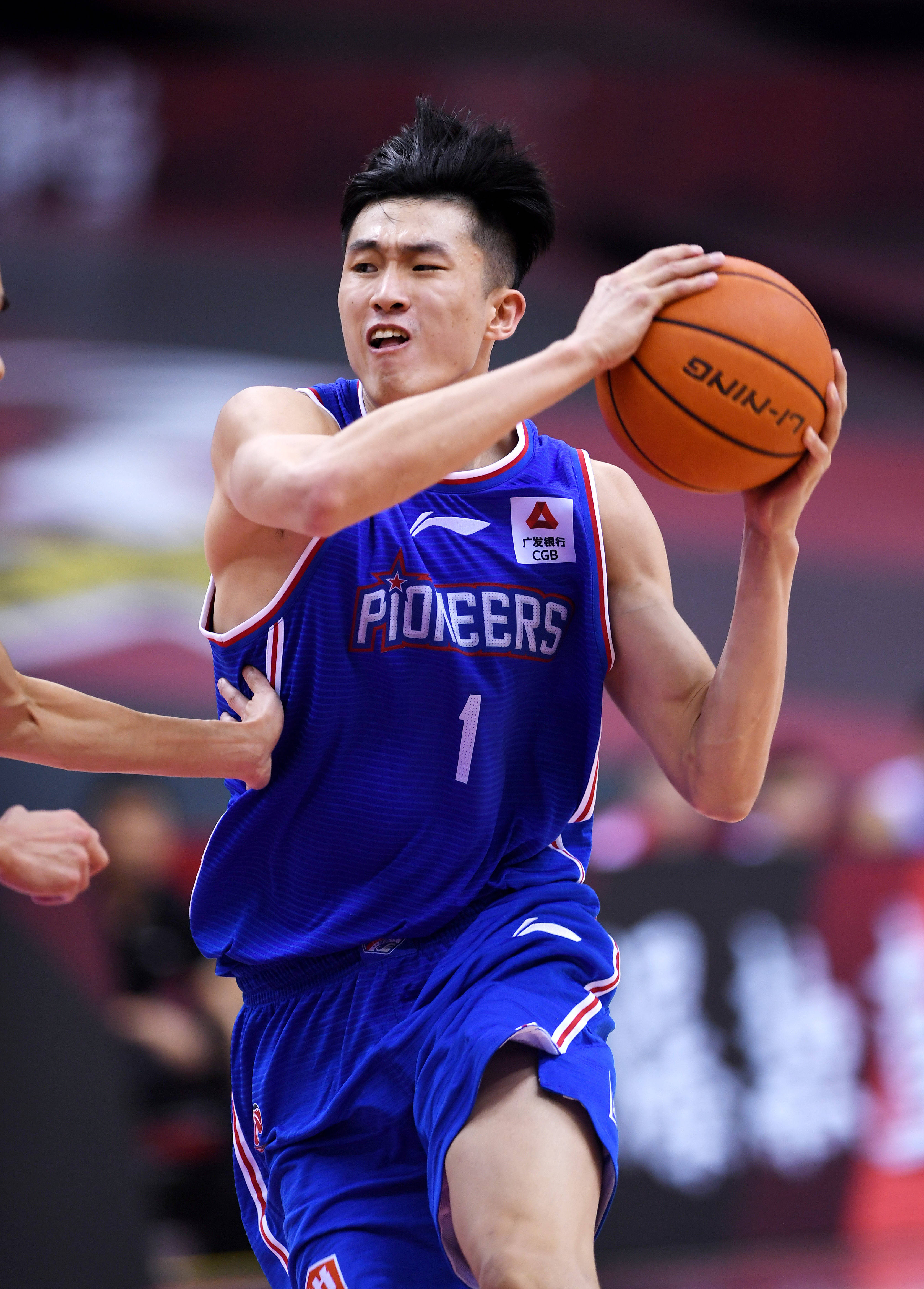 成年人如何从零开始学篮球？（成人零基础篮球入门指南）