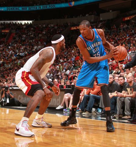 卡恩：如果卡尔延续良好状态，他在德国队站稳脚跟并不难（卡恩称卡尔若保持良好状态，坐稳德国队位置不成问题）