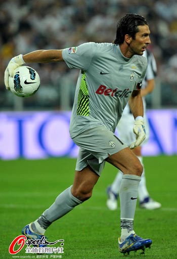 德转列美职联历史全明星11人：梅西领衔，伊布、贝克汉姆在列（德转评选美职联历史最佳阵容：梅西领衔，伊布、贝克汉姆入选）