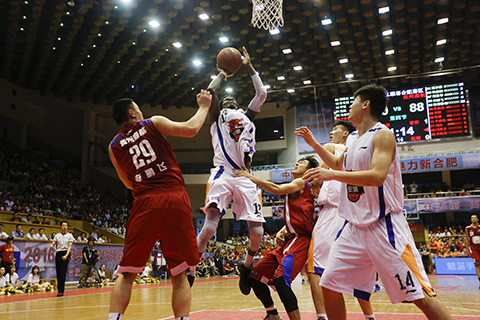 米体：斯帕莱蒂满意戴维表现，可能让他在都灵德比中首发（米体：斯帕莱蒂对戴维发挥满意，或在都灵德比安排其首发）