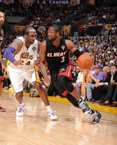 感谢俱乐部，U16国少球员身穿各自俱乐部训练服拍摄全家福（U16国少全家福：球员穿各自俱乐部训练服致谢俱乐部）